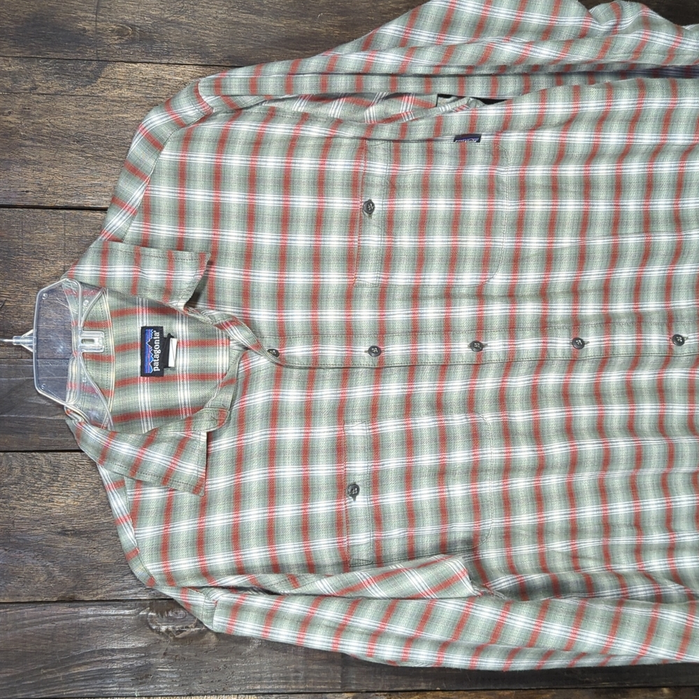 Patagonia casual plaid button down shirt size Medium